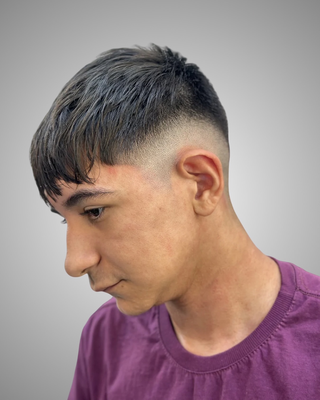 Corte degradê alto em V — trabalho da Alves Barbearia