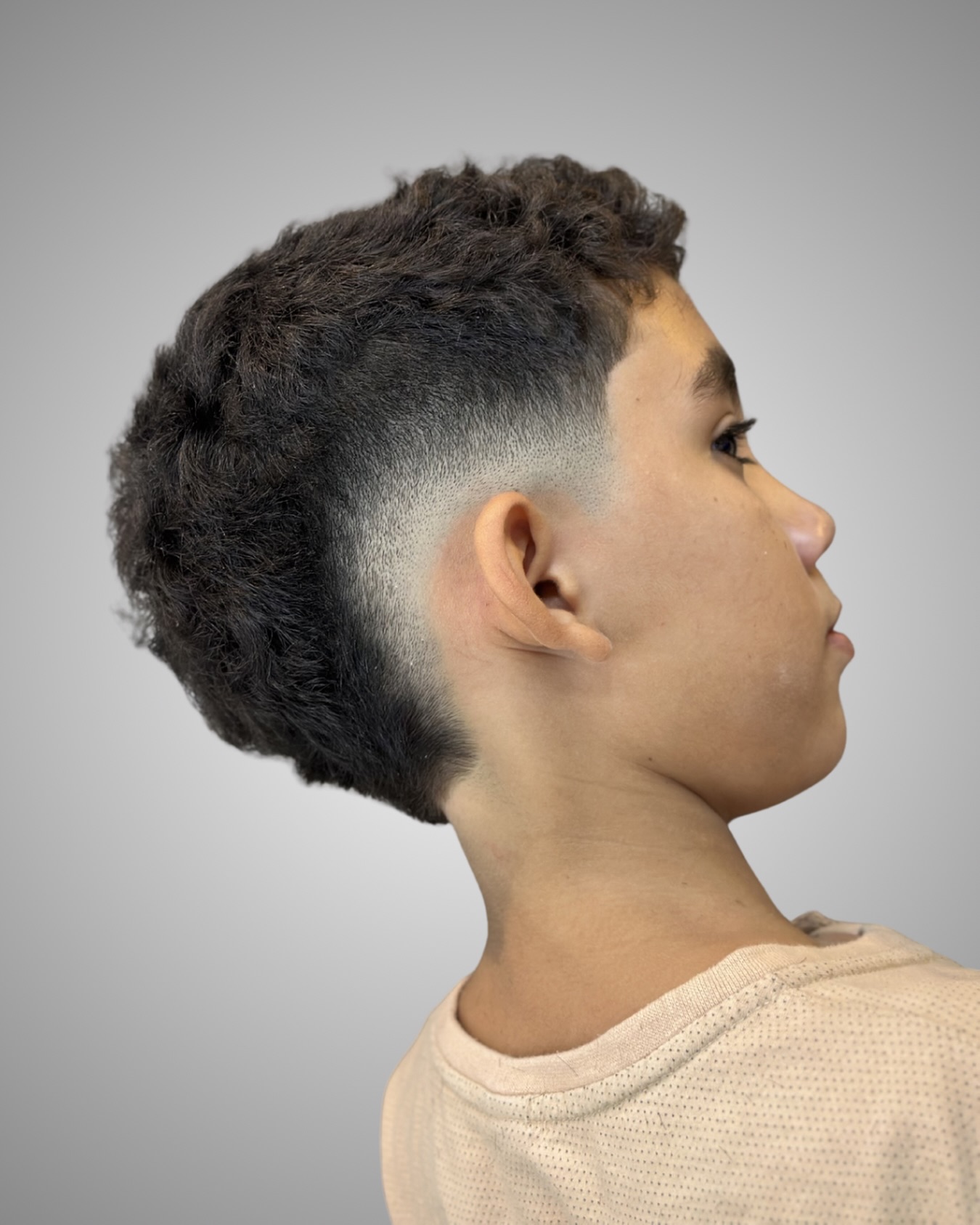 Corte moicano com degradê suave