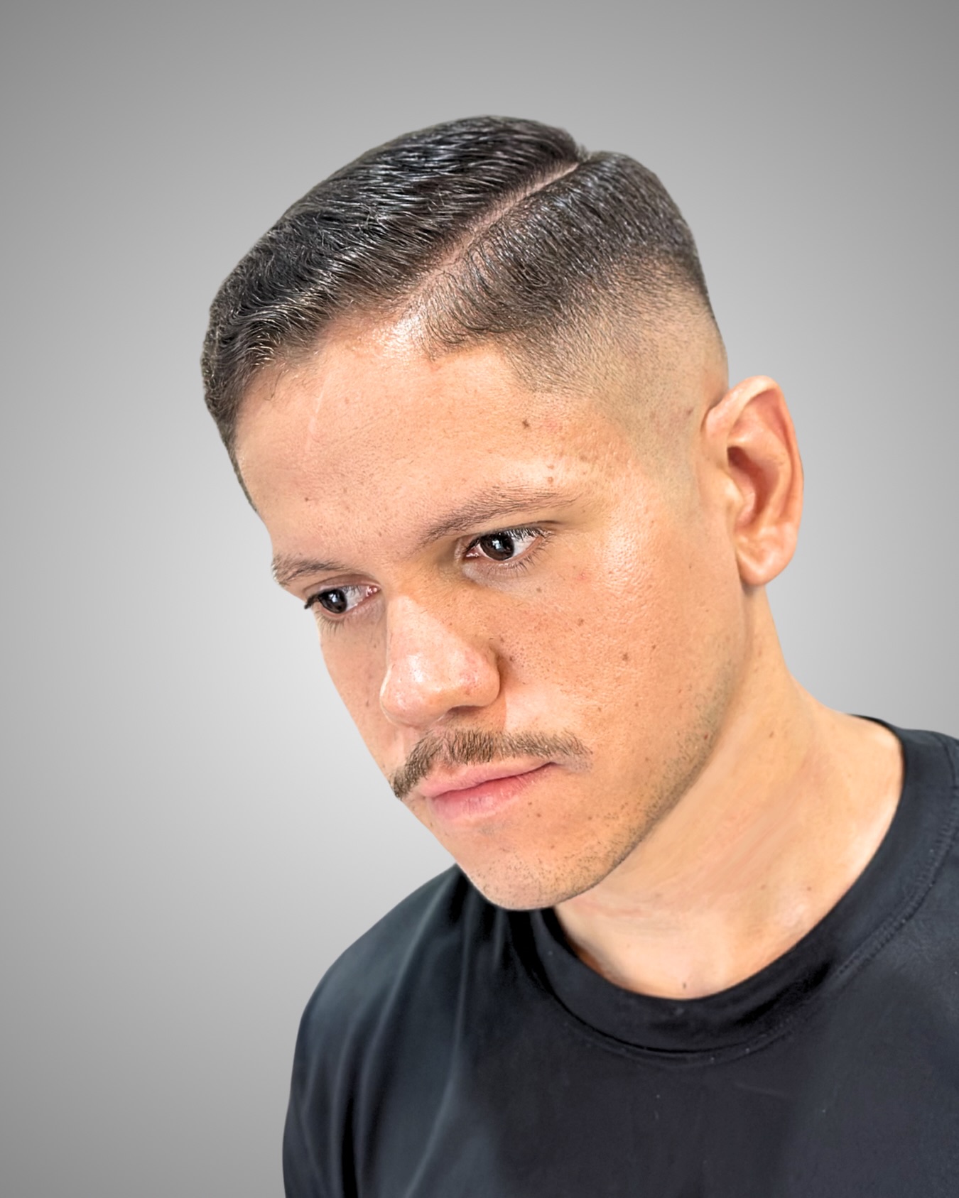 Degradê médio com risca na navalha — Alves Barbearia
